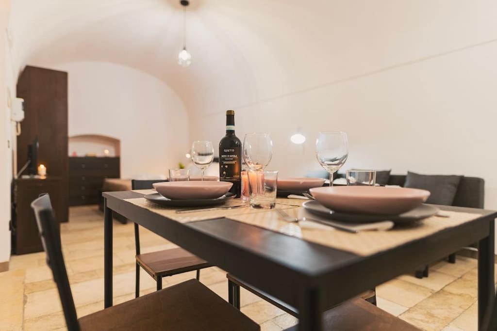 Trani -Suite ❉Marmor - Elegante Casa Storica ❉ Bagian luar foto